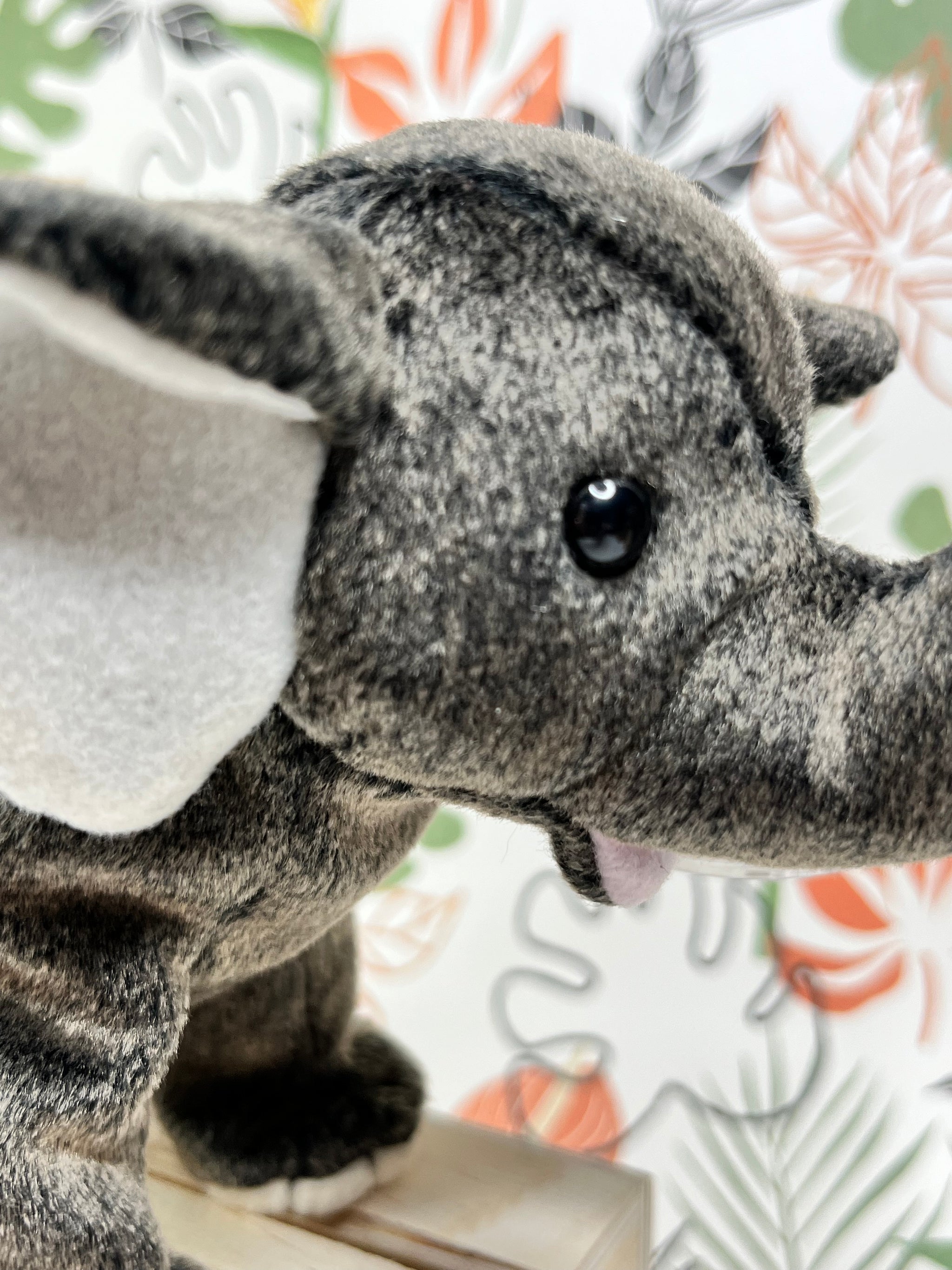 TY Beanie Babies “Trumpet” The Elephant, February 11 2000 HY FIGURE